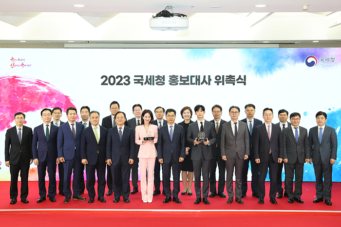 김수현 · 송지효, 국세청 홍보대사 위촉식 이미지2