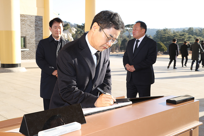 2024년 새해 국립대전현충원 참배 이미지4