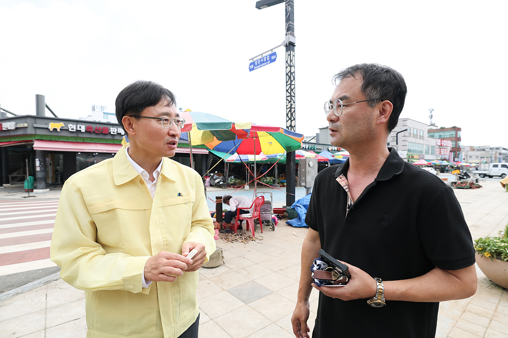 폭우 피해 지역 현장 방문(당진전통시장) 이미지2