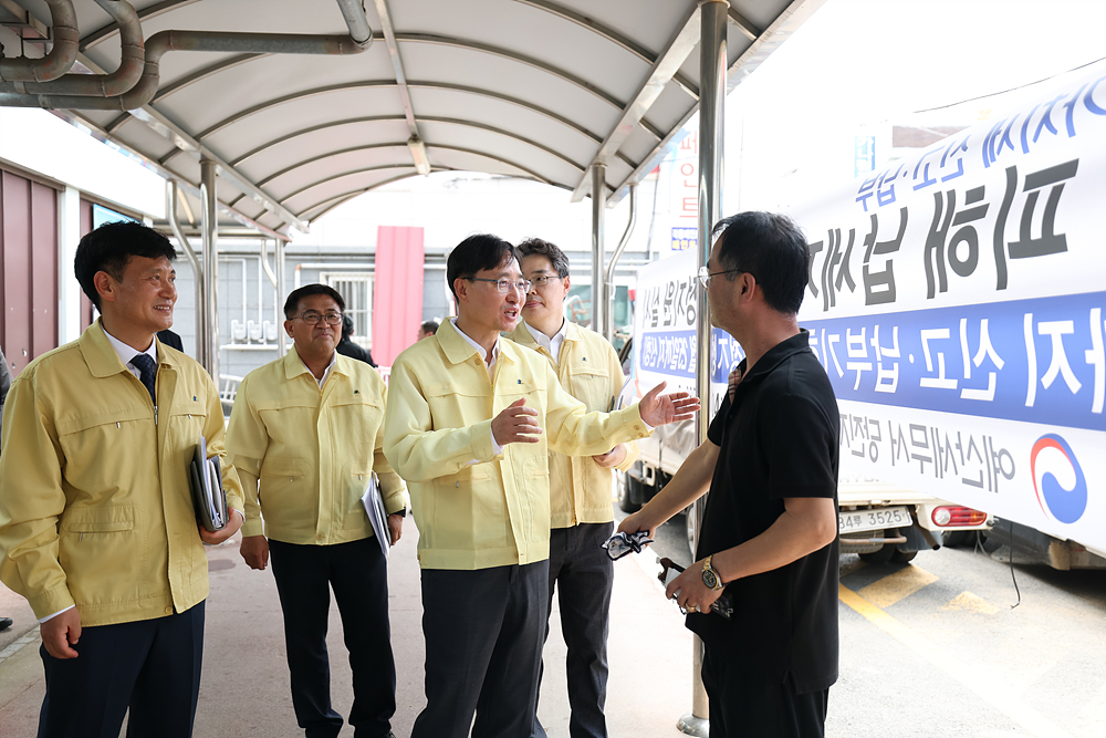 폭우 피해 지역 현장 방문(당진전통시장) 이미지4